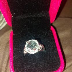 is 925 with diamond 💎 and zise 6 ring 