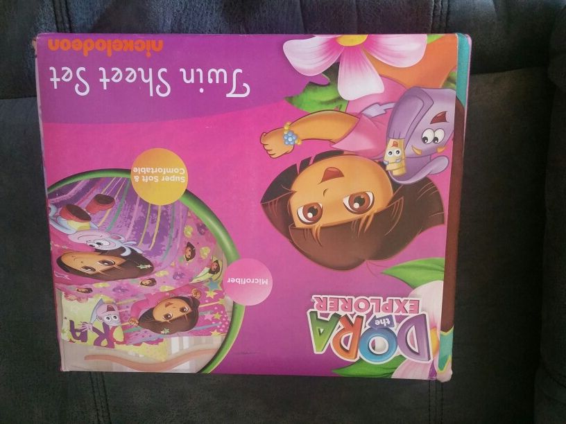 Dora twin size sheet set