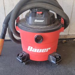 Bauer 9 Gallon Wet Dry Vacuum 