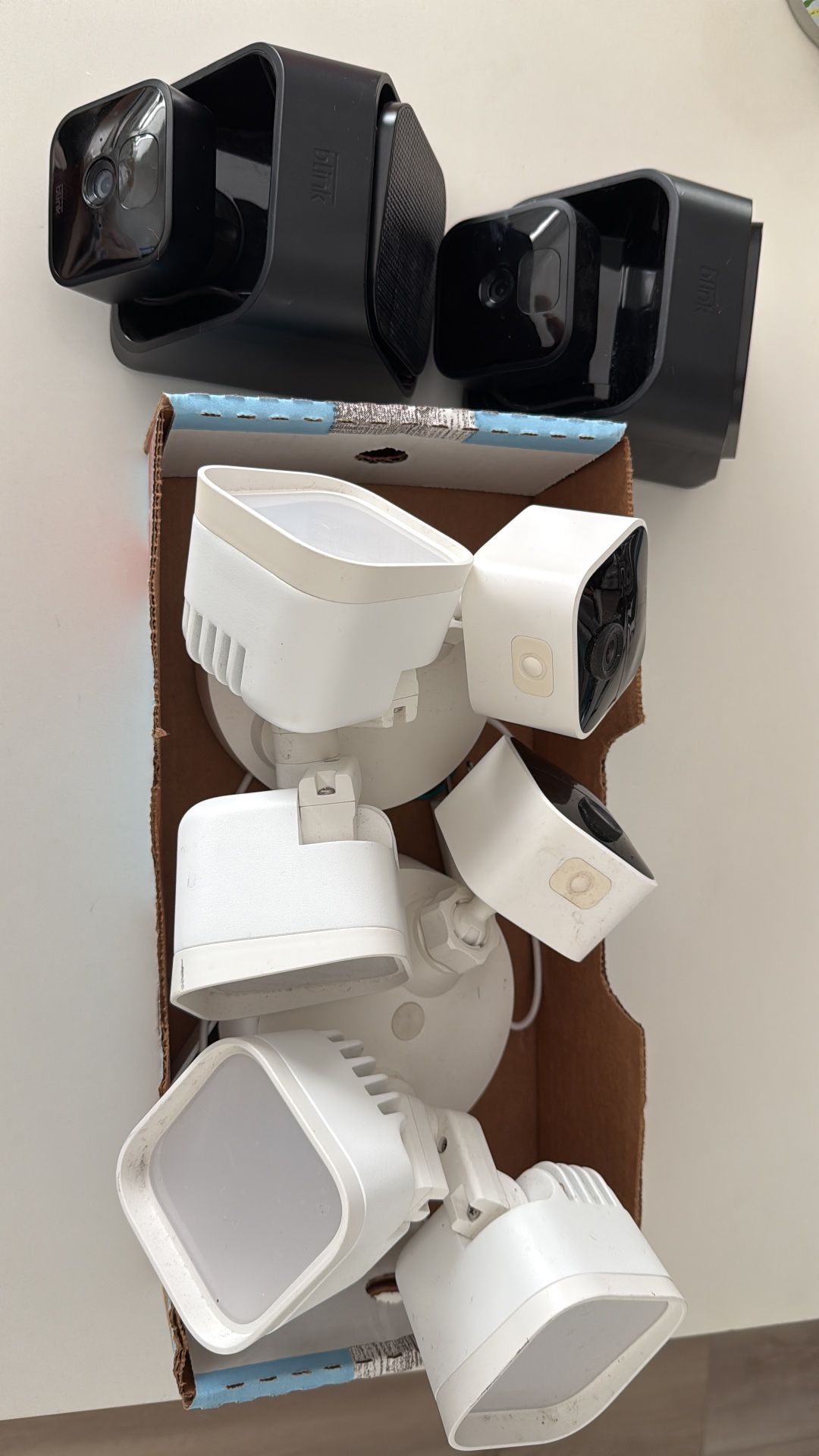 Lot Of 4 Blink Wired And Solar Flood Lights And Camera - $75 For 4!