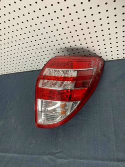 2009 2010 2011 2012 Toyota RAV4 taillight