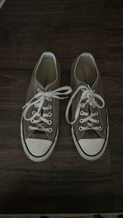 Light brown low top converse shoes women's size 9 men's size 7