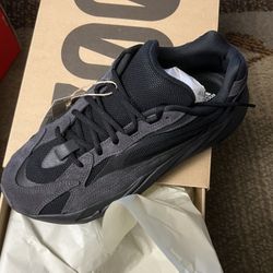 Yeezy Boost 700 V2 “Vanta” 