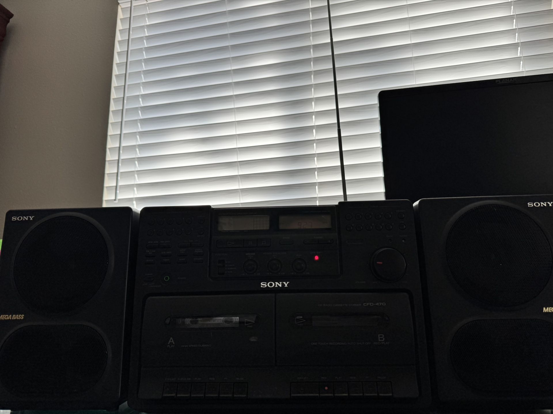 Vintage Radio Pretty Loud Speakers Sony MEGA BASS $40