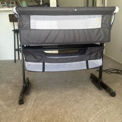 Baby Bassinet / Bedside 