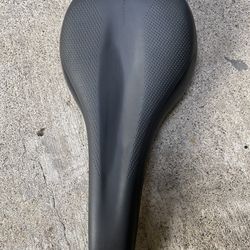 Giant Romero Saddle