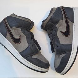 Jordan 1 Mid