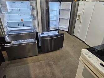 Blow Out Sale Warehouse Full Of Nice Refurbished Reconditioned Samsung French Door Refrigerator with Ice Maker Washer Dryer stove stackable free warra