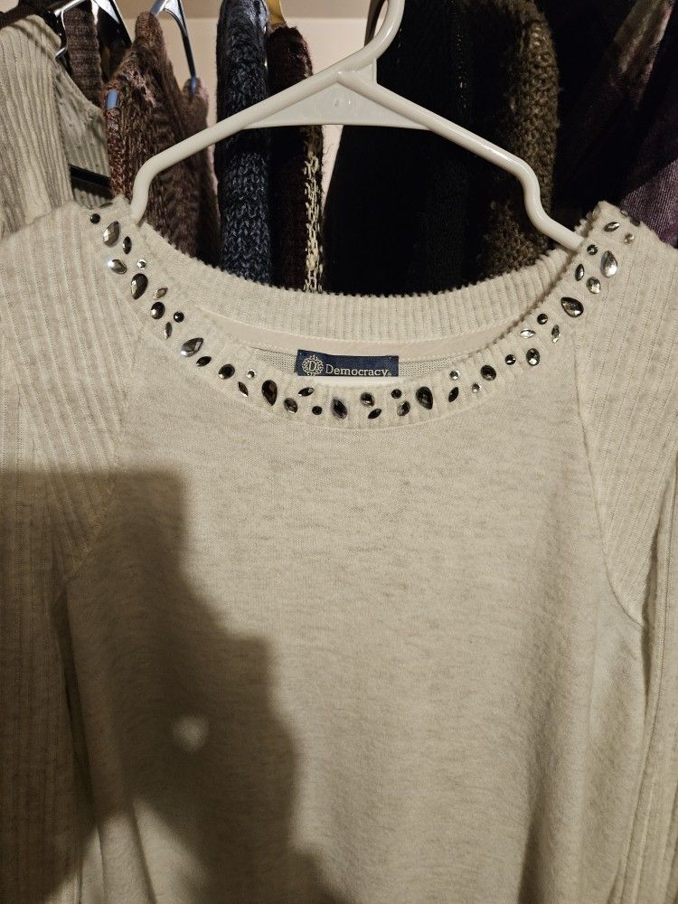 White Sweater With Tag Small