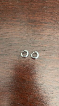 White gold pierced earring