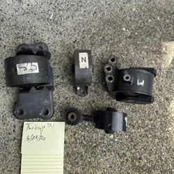2005 Mitsubishi Evo 8 Full Engine Mount Set