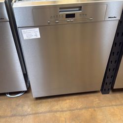 Miele Dishwasher 24”