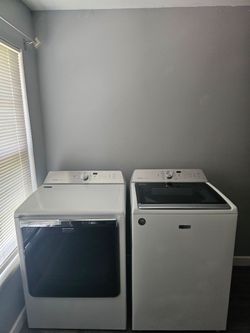 MAYTAG WASHER AND DRYER SET BOTH ELECTRIC CLEAN AND DESINFECTED XL CAPACITY 5.3 CU DELIVERY AVAILABLE FOR EXTRA FEE