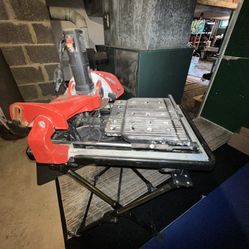 Tile Cutter/ Comes with Tool Box