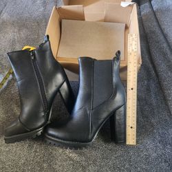 Womens Boots Size 7