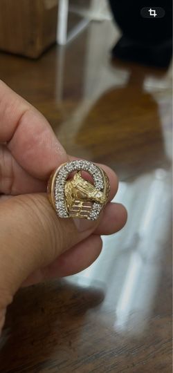 14k solid gold horshoe ring with beautiful diamond size 9.5 pick up only!!