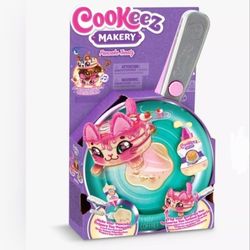  Cookeez Makery Pancake Treatz Scented Interactive Plush 
