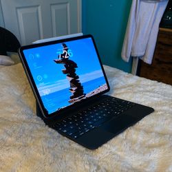 Grey iPad Pro 11-inch (256 GB) + Magic Keyboard + Apple Pencil