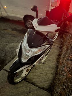Yamaha Mio GT Scooter Black and White