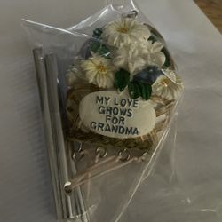 Grandma Love Wind Chimes! $5. basket of flowers! no chips no cracks 
