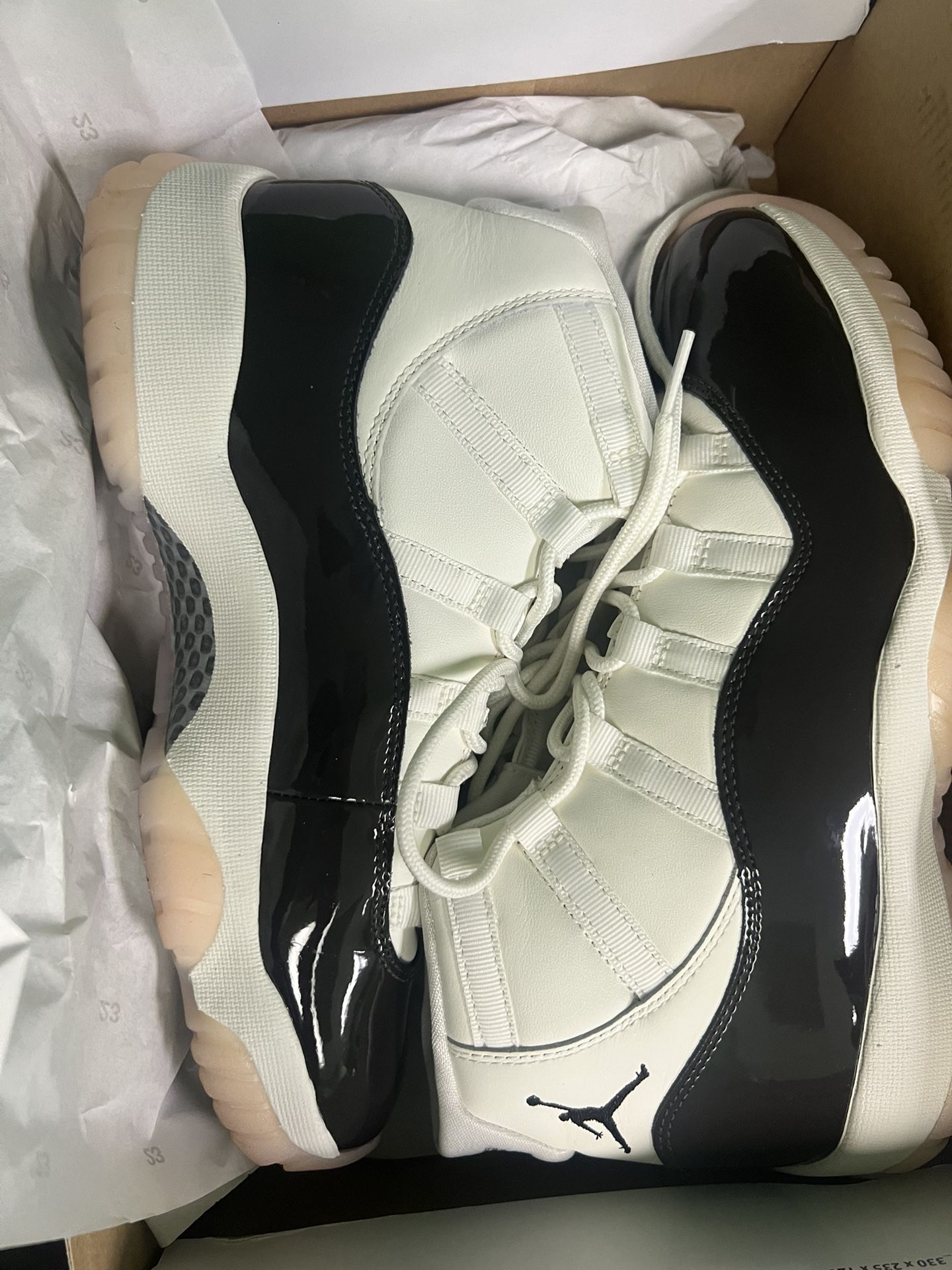 Women's Jordan 11 Retros Size 8.5