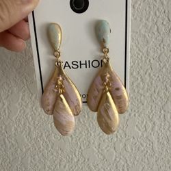 Women’s pink and gold metallic leaf shaped Earrings