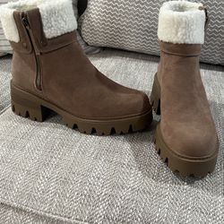 Snow Boots Fits 9