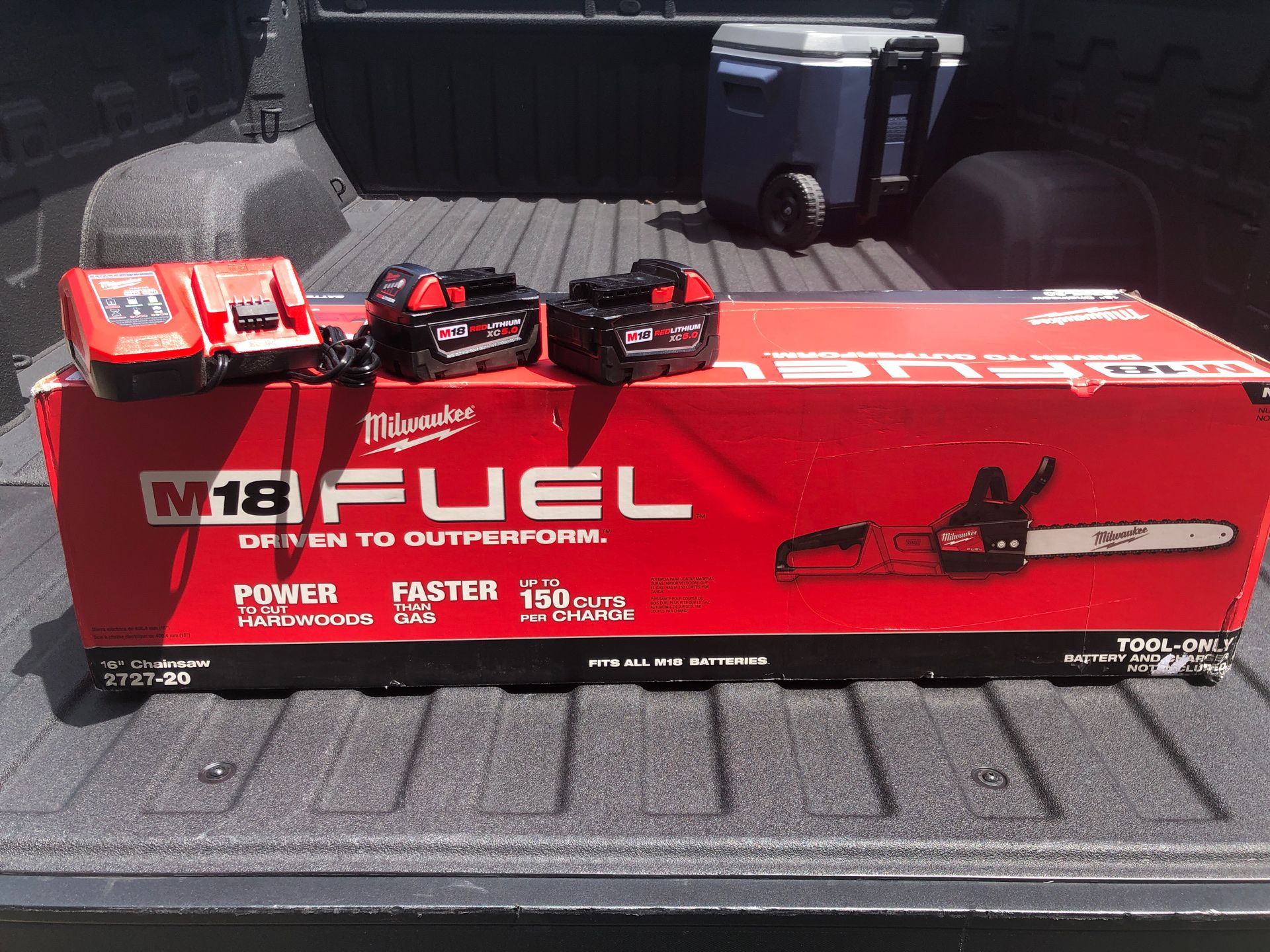 M18 fuel chain saw with rapid charger 2 5.0 batteries