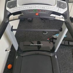 Commercial Treadmill ( Can deliver)