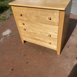  Dresser
