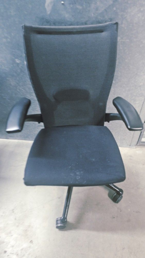 Ergonomic Office Chair – Adjustable Height & Armrests