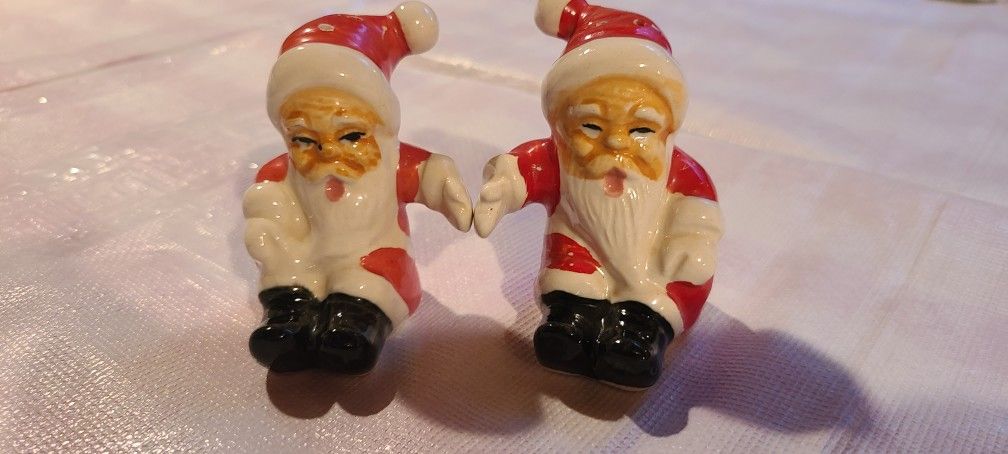 Vintage Santa Salt & Pepper ShakerSet