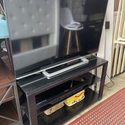 Toshiba Flat Screen Tv And Tv Stand 
