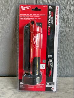 Milwaukee 550 Lumens LED REDLITHIUM USB Stick Light with Magnet