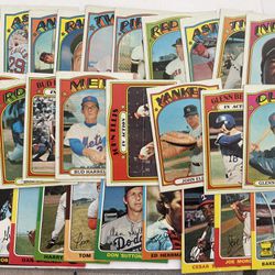 Lot Of (28) 1972 & 1975 Topps Baseball Cards $35