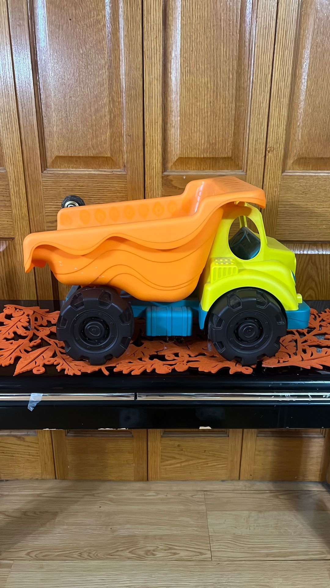 Kids Gigantic Dump Truck 