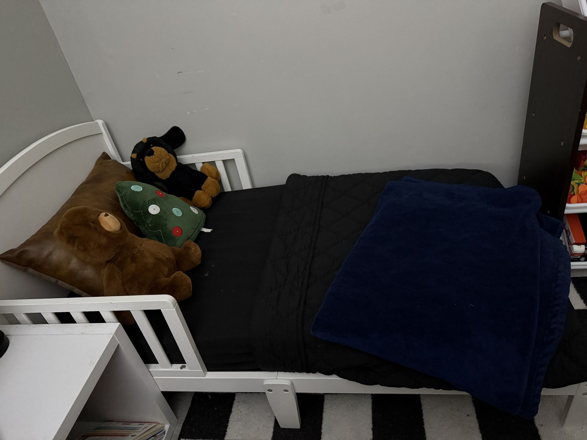Toddler bed