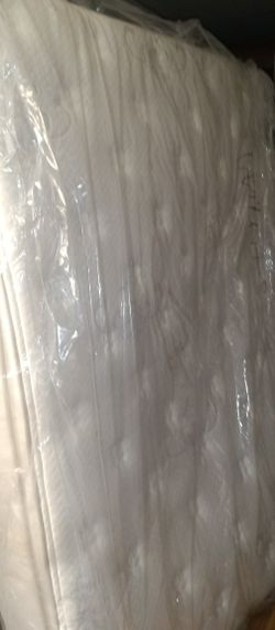 !!NICE!! Queen Size Stearns And Foster Pillow top Mattress !! QUALITY!!