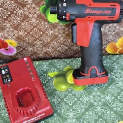 SNAP ON  14.4 VOLT  CORDLESS  HEX  IMPACT DRIVER  KIT 