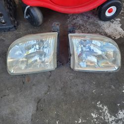 Toyota Tundra 00 - 06 Headlights