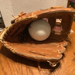 Franklin 13” softball/baseball glove huge glove comes with 2 baseballs or softballs, Plainfield, I'l