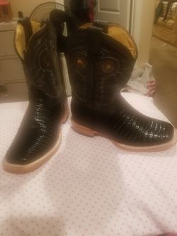 Brand new kids boots
