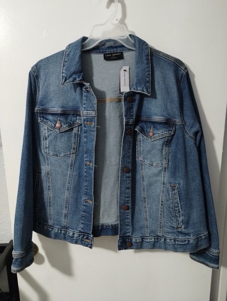 Brand new blue Lane Bryant jean jacket.
Size 22.