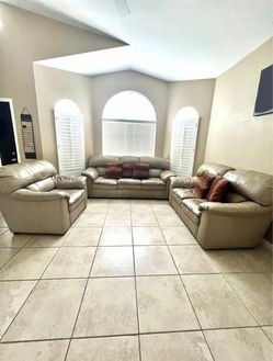 Couch: 3 piece set LA-Z-BOY