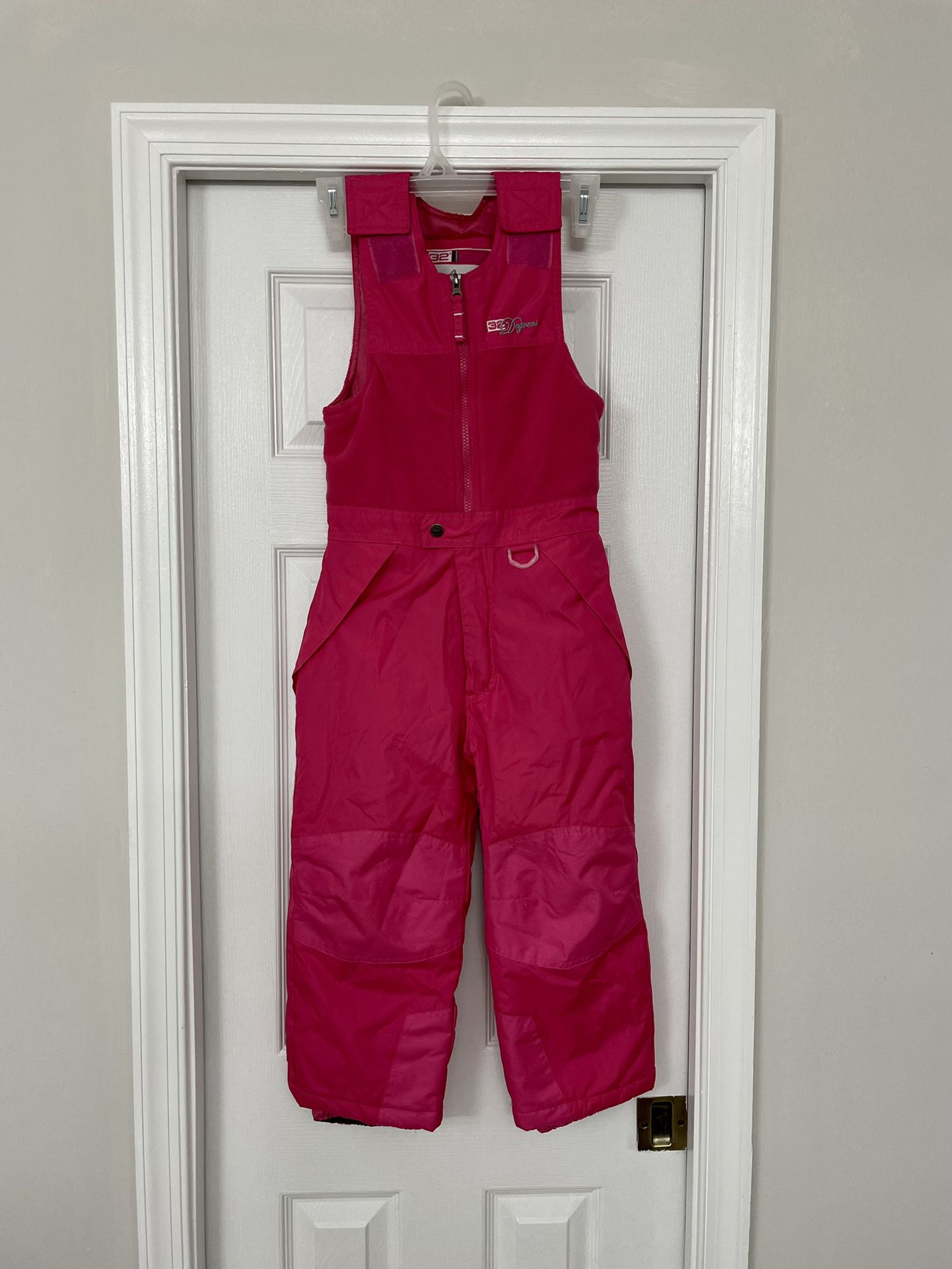 Girls size 6 Weatherproof 32° pink warm winter ski/snowboard bibs Excellent condition in Weston