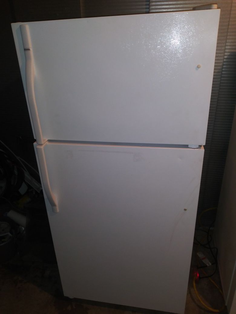 Kenmore Apartment Size refrigerator ( (size: 30w by 29d by 65"can deliver and install for free