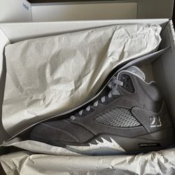 Wolf grey Jordan 5s