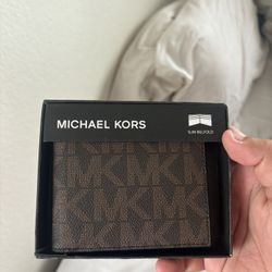 Micheal Kors Men’s Wallet 