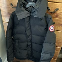Canada Goose Winter Jacket Men’s Medium Slim 