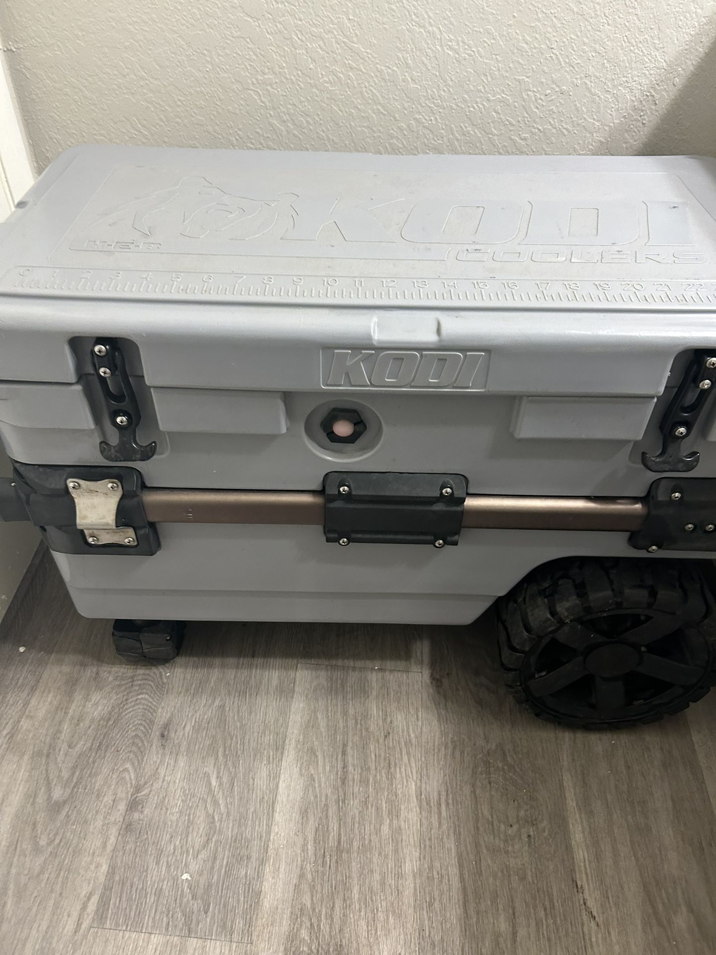 Large Kodi Cooler On Wheels Long Handle For Easy Rolling